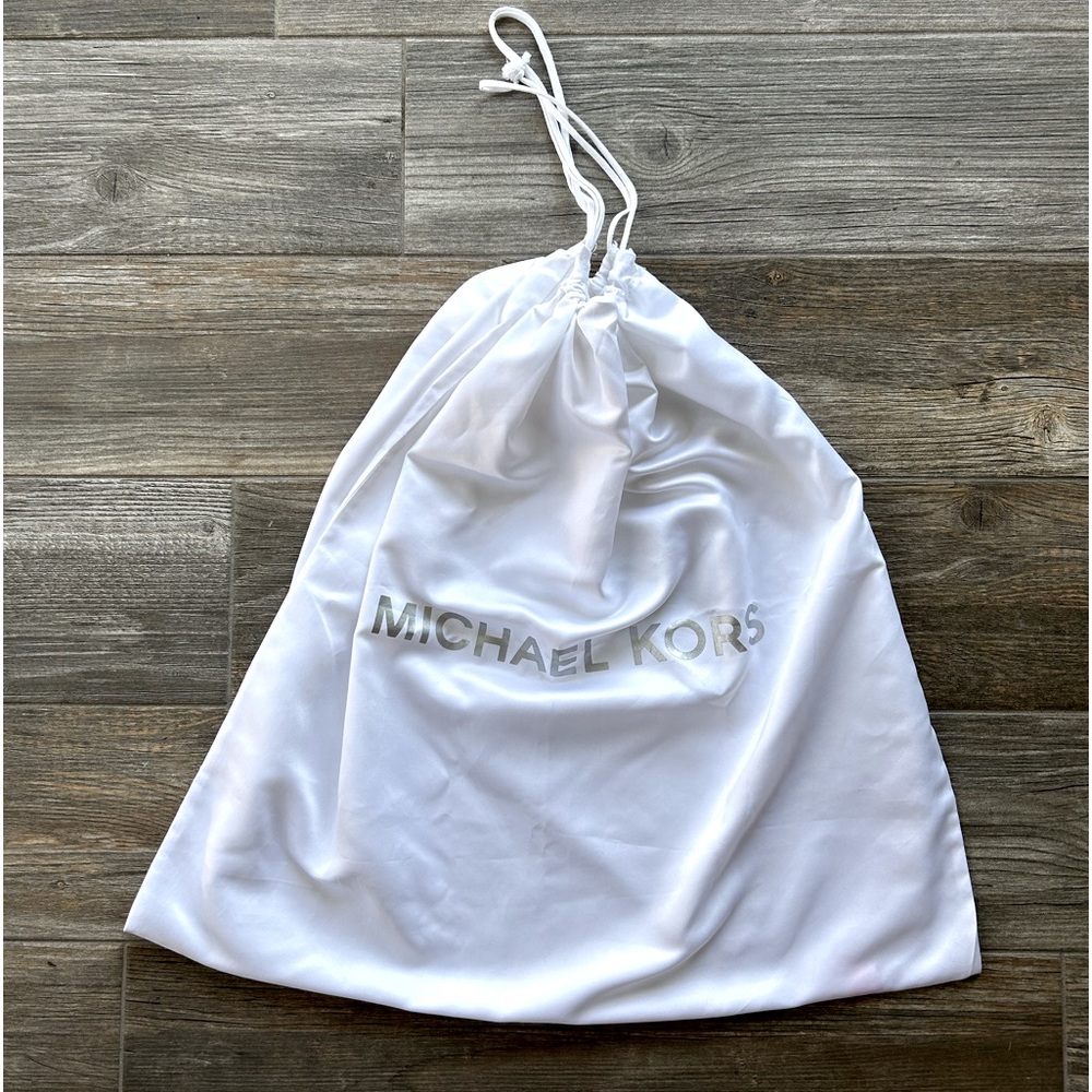 Michael Tors Large White Drawstring Purse Duster Bag